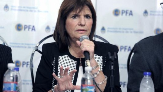 Patricia Bullrich impulsa más controles para impedir el ingreso de extranjeros con antecedentes por delitos federales