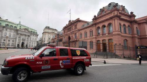 Detuvieron a un hombre por amenazas de bomba en Casa Rosada, la Bombonera y el Monumental