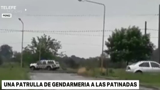 Insólito: una patrulla de Gendarmería "a los trompos" en un campo embarrado