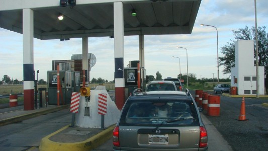 Cobrarán multas de casi 10 mil pesos a quienes pasen un peaje sin pagar
