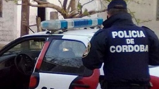 Córdoba: un policía quedó detenido acusado de obligar a un familiar a robar