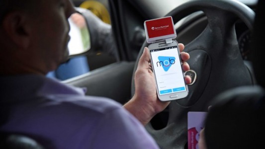 Taxis: ya se pueden pagar los viajes con tarjeta de débito