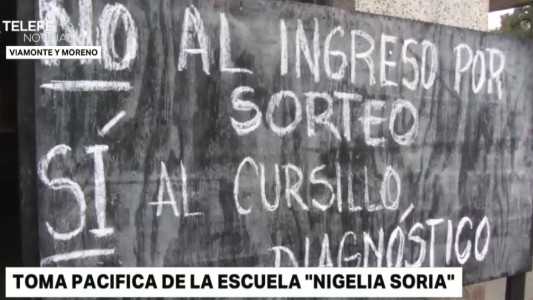 Toma pacífica en la escuela Nigelia Soria contra el método de ingreso 2019