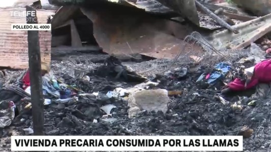 Un incendio presuntamente intencional consumió por completo una precaria vivienda
