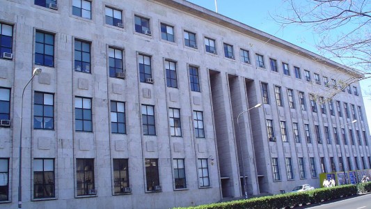 Condenan a 14 años de prisión a un policía por matar por la espalda a un joven de 19 años