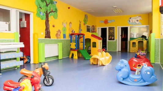 Por un fallo judicial, las empresas deberán disponer de salas maternales y guarderías