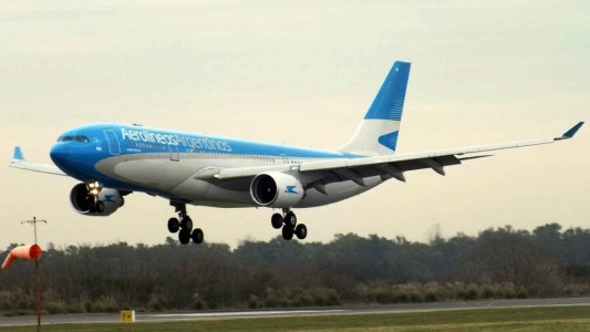 Cancelaron más de 50 vuelos de Aerolíneas Argentinas por una medida de fuerza