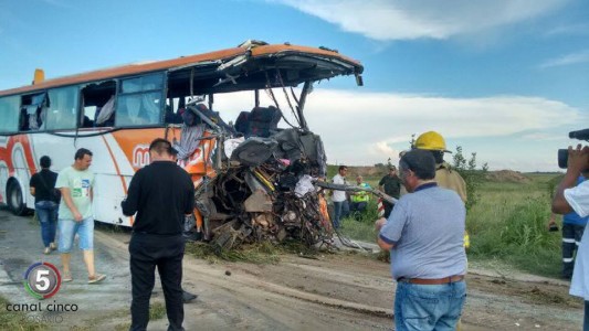El fiscal que investiga la tragedia de la Ruta 33 señaló que "hay indicios de que fue un reventón de un neumático"