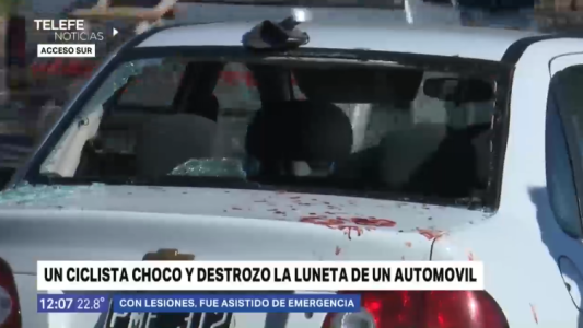 Un ciclista se accidentó al chocar contra un auto estacionado en avenida Belgrano