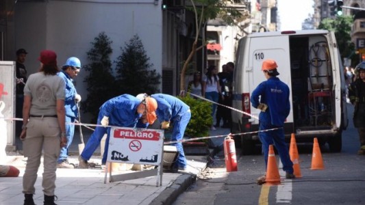 Corte de calle y evacuación por una fuga de gas en pleno centro