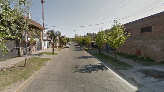 Una mujer murió tras quedar en medio de un tiroteo de delincuentes en la zona sur de la ciudad