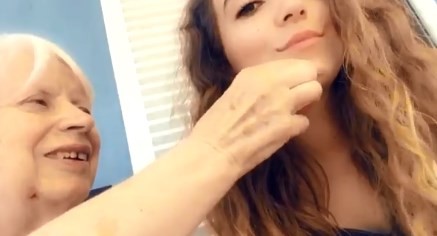Pura emoción: el video de una abuela con alzhéimer intentando reconocer a su nieta
