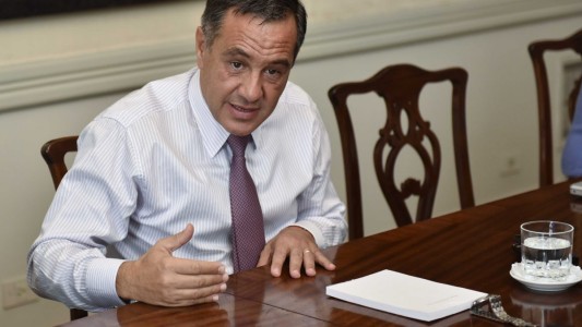 El ministro Finocchiaro anunció que en 2019 "cambia la secundaria en todo el país"