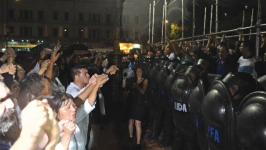 En Santa Fe, postergan la paritaria provincial tras el violento desalojo a los docentes