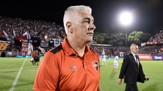 Omar De Felippe dejó de ser DT de Newell's tras la derrota frente a Aldosivi