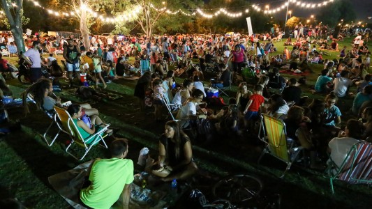 Llega el picnic nocturno al parque de las Colectividades