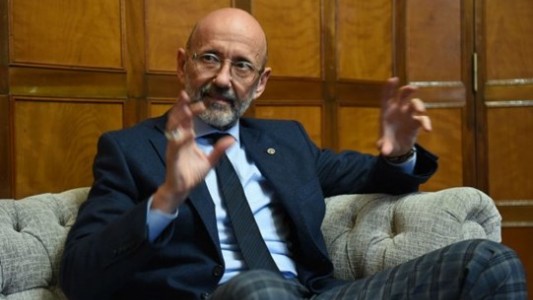 El rector de la UNR dijo que el ingreso no planificado de extranjeros es un problema