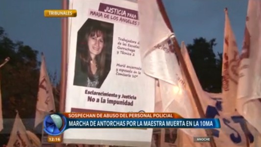Marcha de antorchas por el esclarecimiento de la muerte de una bibliotecaria en la Comisaría 10