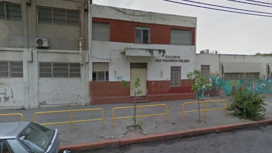 Un chico de 15 años golpeó a un compañero de escuela y le rompió el maxilar