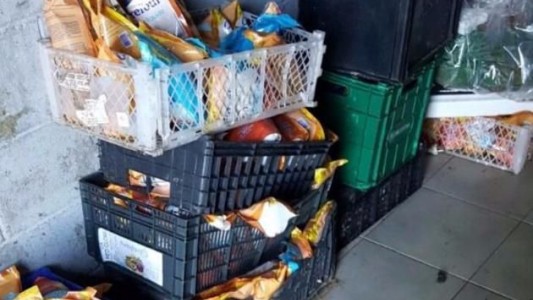 Detuvieron a dos policías y a otras 21 personas por la venta de alimentos y remedios vencidos que sacaban del Ceamse