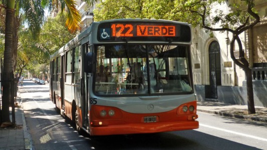 Armados con una picana asaltaron un colectivo de la línea 122 en la zona oeste