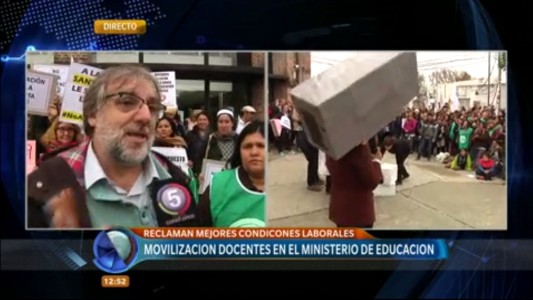 Reclamo por mejores condiciones laborales: movilización docente en el Ministerio de Educación