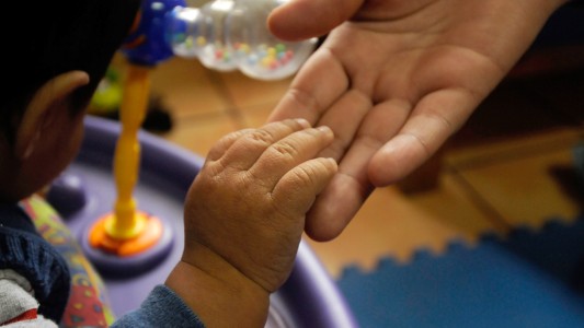 Corrientes: un fallo de la Justicia consideró que no debería ser indispensable estar inscripto en un registro para adoptar a un niño