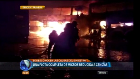 Galpón de Monticas: una flota completa de micros reducida a cenizas