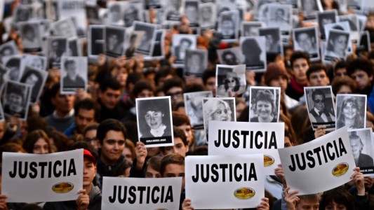 AMIA: 24 años de impunidad y la memoria intacta