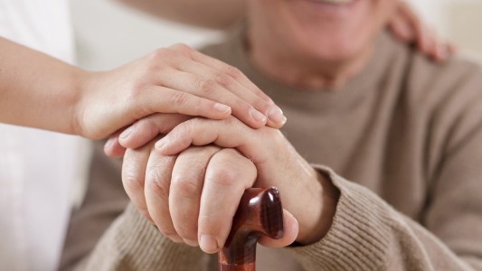 La Municipalidad creará un registro de personas que brindan servicios de cuidado