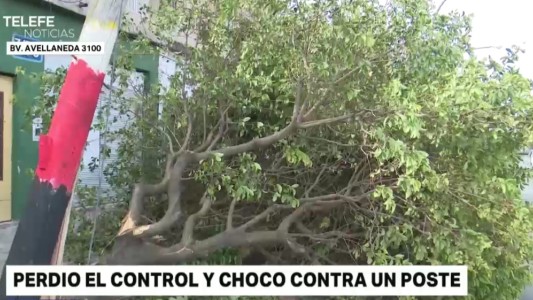 Un automovilista perdió el control y se incrustó contra un poste