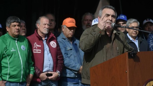 Marcha de la CGT: Schmid rechazó la reforma laboral y pidió la emergencia alimentaria