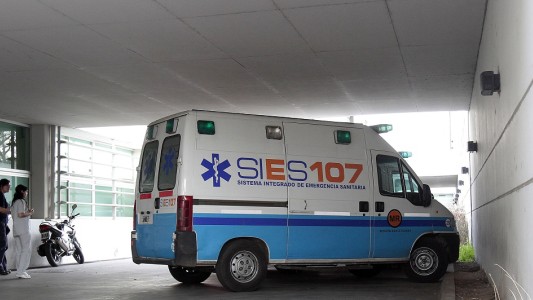 Un joven se encuentra internado en estado reservado tras ser apuñalado por su pareja