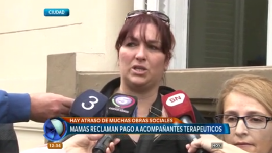 Madres de chicos con discapacidades reclaman el pago a los acompañantes terapéuticos