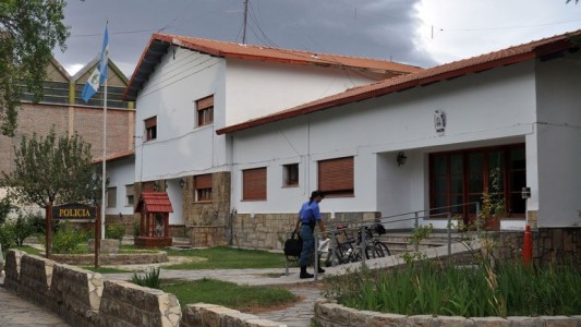 Echaron a un hombre de un pueblo de Neuquén por agredir a su expareja