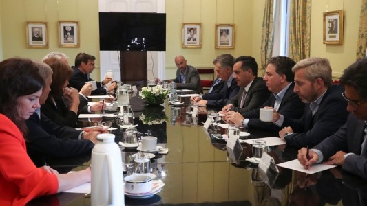 El presidente Macri firmó el decreto que aumenta su sueldo y el de su Gabinete