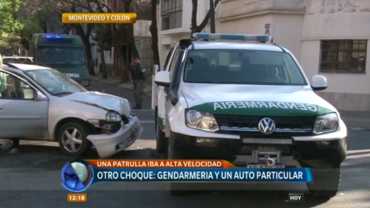 Otro choque: Gendarmería embistió a un auto particular