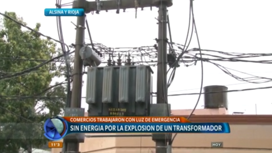 Alsina y Rioja: sin energía por la explosión de un transformador