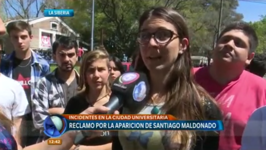 Incidentes en la Siberia: gendarmes irrumpieron en un acto por Santiago Maldonado