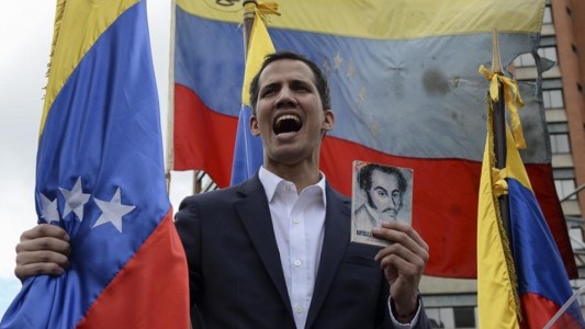 Juan Guaidó se autoproclamó "presidente encargado" de Venezuela