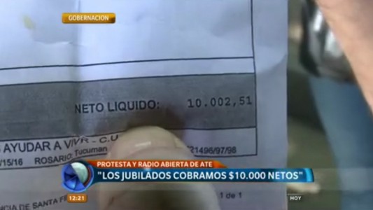 Radio abierta y protesta de trabajadores nuecleados en ATE, por mejoras salariales y contra la reforma salarial