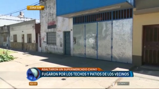 Delincuentes armados asaltaron un supermercado chino