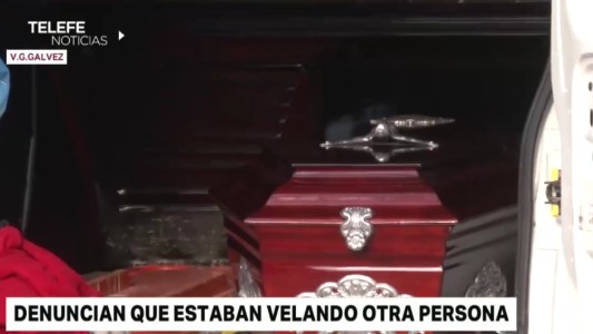 Estaban velando a un familiar y descubrieron que el cuerpo en el féretro era de otra persona