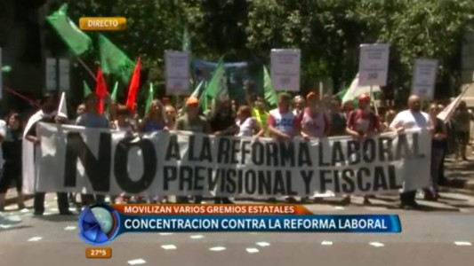 Trabajadores de distintos gremios marcharon contra las reformas propuestas por el Gobierno nacional