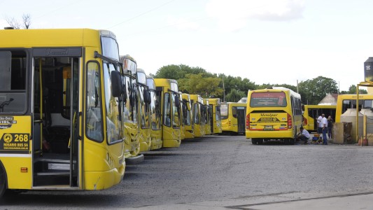 Choque entre dos colectivos de línea: dieciocho pasajeros heridos
