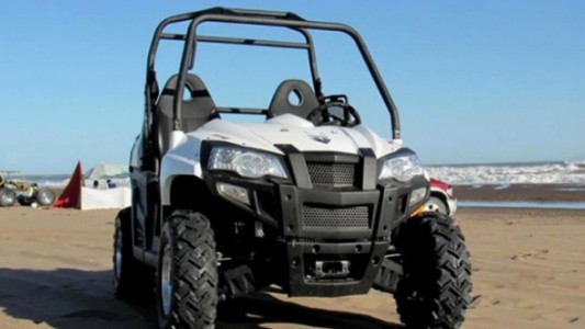 Pinamar: una mujer murió tras volcar en la playa con un vehículo todoterreno