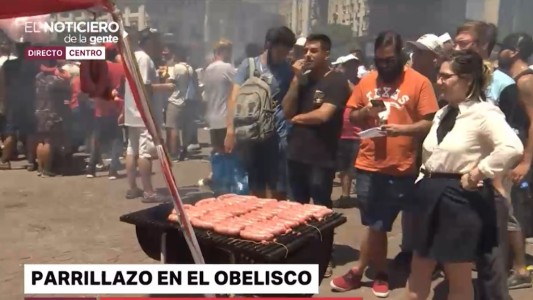 Parrillazo en el Obelisco contra la prohibición del "chori de cancha"