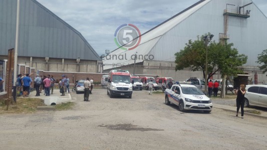 Confirman una víctima fatal por la explosión en la cerealera Cofco