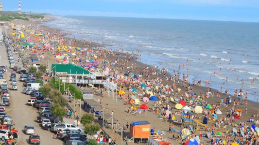 Tragedia en Monte Hermoso: un joven murió tras volcar en cuatriciclo y su novia está grave