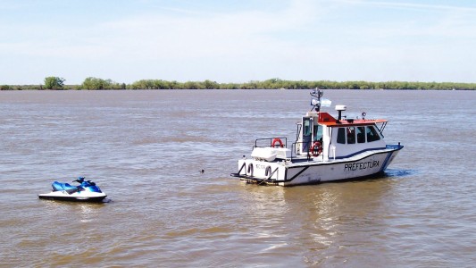 Timbúes: una pareja se arrojó al río Paraná y desapareció frente a sus hijos